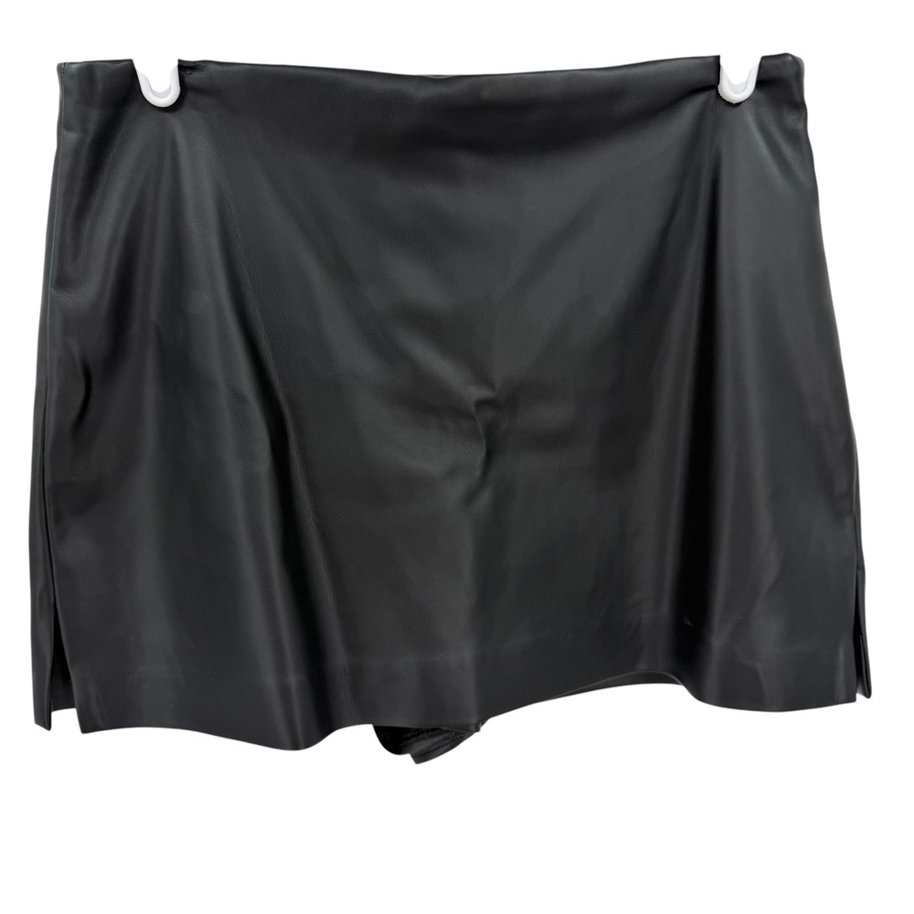 Express Skort Women 6 Black Faux Leather Mini Skirt Shorts Edgy Moto